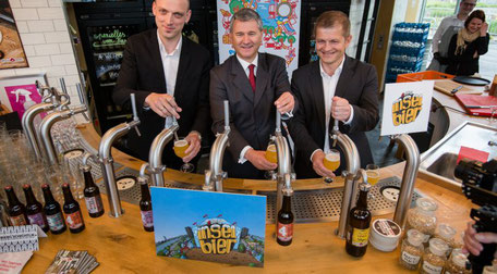 Das offizielle Bier beim Donauinselfest 2016 von Ottakringer. Inselbier. Präsentation. Donauinsel. Günstige Hotel. www.hotelurania.at