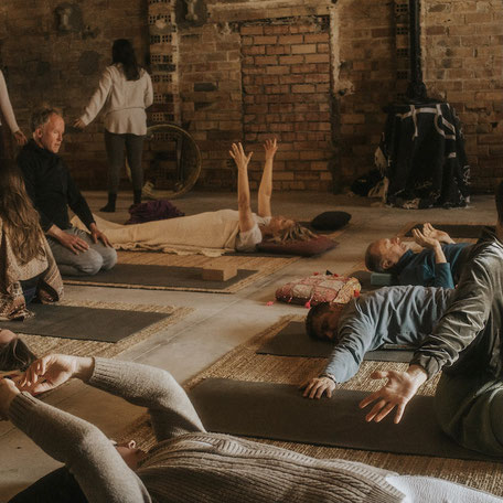 AKAWA - Frequenzbasierte Energiearbeit für eine Gruppe in Hamburg
