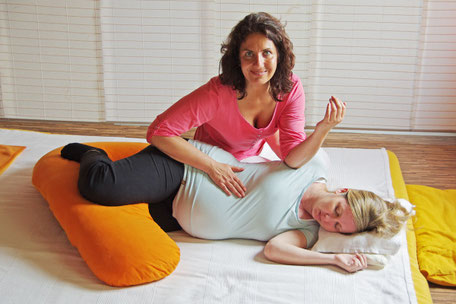 Shiatsu-Behandlung einer Schwangeren Frau in der VitalQuelle, Mutterstadt