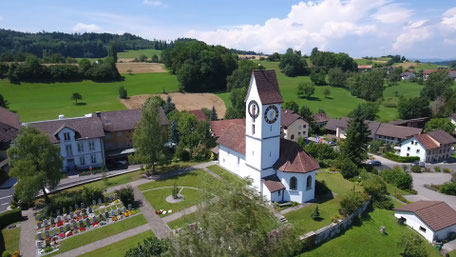Die Kirche seitwärts