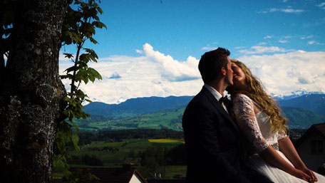 Hochzeitsvideo von Kimberley & Simon im Garten