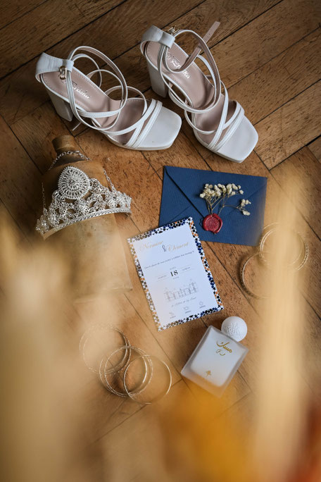 Photo de détail, robe de la mariée à Nantes et à Ancenis avec photographe de mariage à Cholet et à Beaupréau.