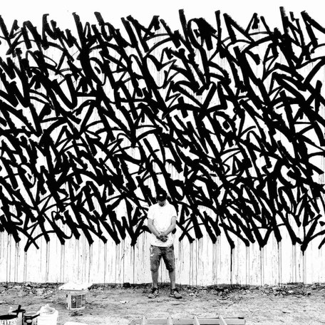 Bisco Smith et son graffiti mural © Bisco Smith