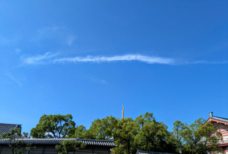 四天王寺上空の雲、光傳寺に向く龍のように 田中清人氏撮影