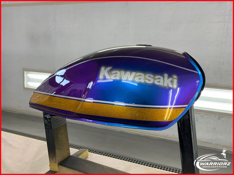 カスタムペイントバイク旧車,カワサキゼファー,カメレオンカラー塗装,マジョーラ,キャンディーフレーク塗装