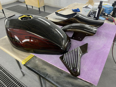 カワサキ,ゼファー,カスタムペイントバイク旧車,ファイヤーパターン,キャンディー 塗装,フレーク塗装,ブラックキャンディー塗装,ゴーストペイント