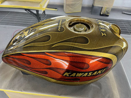 カワサキ,ゼファー,カスタムペイントバイク旧車,ファイヤーパターン,キャンディー 塗装,フレーク塗装