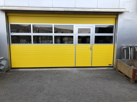 Montage Garagentor von Novoferm - Herrmann GmbH Zäziwil Metallbau und