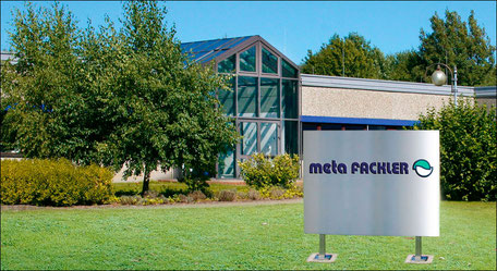meta Fackler Firmengebäude mit Firmenschild Logo