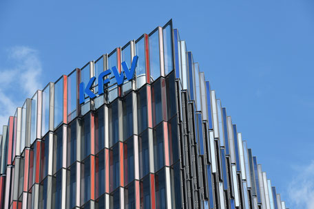Bild: Shutterstock, Headquarters of KfW in Frankfurt, nitpicker