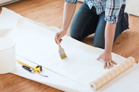Mit KOHPA® therm kann die Installation der Heizung ebenso schnell von der Hand gehen wie einen Raum zu tapezieren, Foto shutterstock_181133816