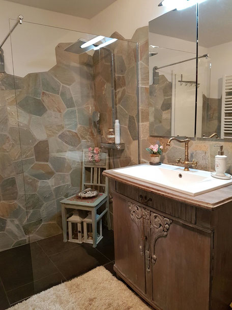 Badezimmeridee: Jugendstil Waschtisch aus Massivholz