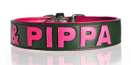 Handgefertigtes Hundehalsband mit Namen aus Leder in der Farbkombination Grün Pink.