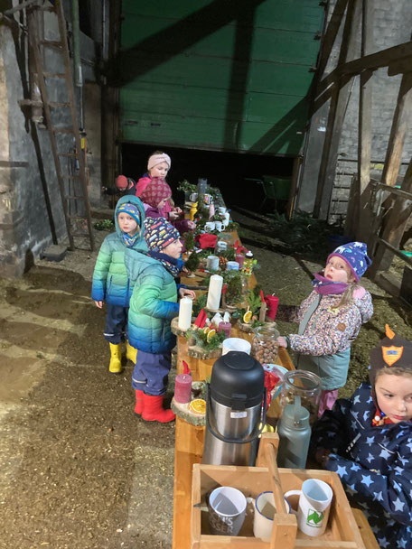 Kindergruppe Weihnachten im Stall Neu Rehberg Schleswig-Holstein