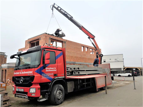 Kranverlegung einer Hohlbalkendecke Kirschner & Zechmeister auf Rohbau Deckensystem Spanndecke
