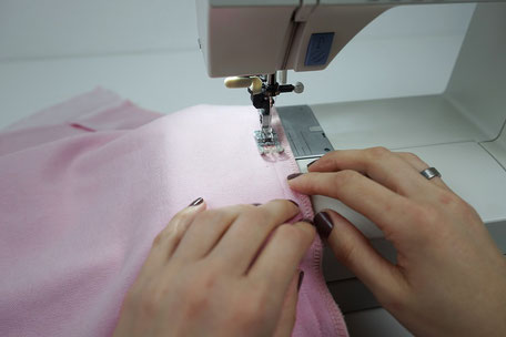 Naehen mit der Naehmaschine bei Olga in Bad Salzuflen
