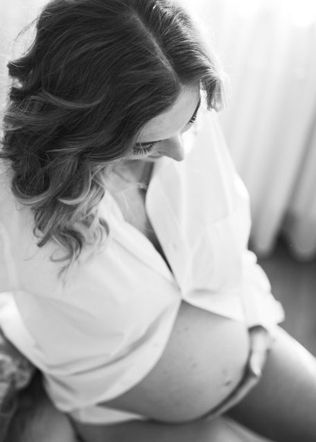 natürliche Babybauchfotos Saarbrücken, Fotografie Corinna Mamok, Babybauchbilder Saarland