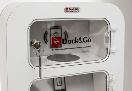 Dock&Go Smartphone Ladestation UP in weiß mit Induktionsladegerät