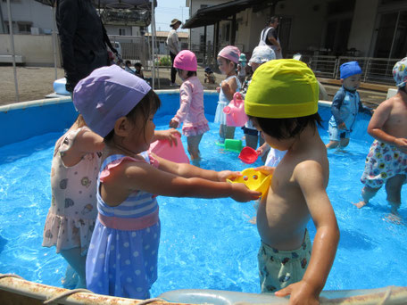 「はい、どうぞ！」