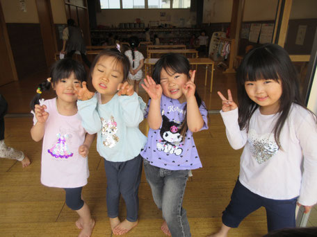 「わたしたちのお洋服 かわいいでしょ～」