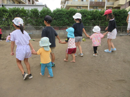 「♪あ～る～こ～」