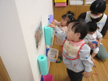 「ここに いれれば いいのかな！？」