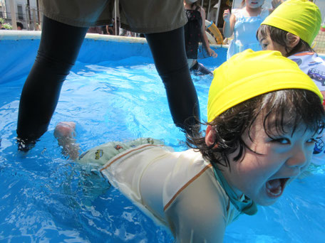 「ワニさん歩きで、くぐれたよー！」