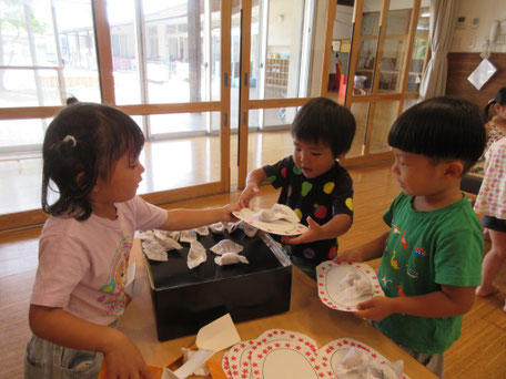 「焼きたてギョーザ、どうぞ！」