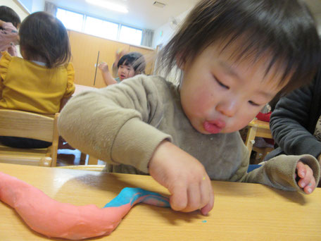 粘土のへびさん「しゅー！！」