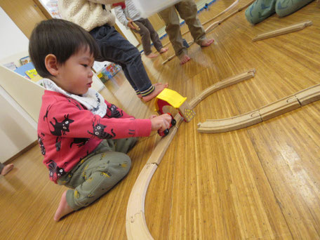 「電車がとおりま～す」