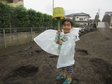 カッパと傘で雨のお散歩♪