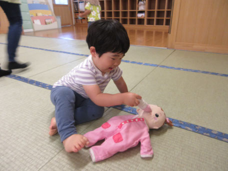 「あかちゃんミルクですよ～」
