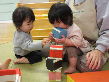 「そーっと のせるんだよ」