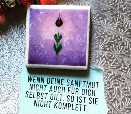 Keramik mit Tulpe, Rumi Zitat
