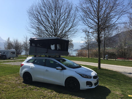 Tolles Duo, Dachzelt James Baroud und der Kia Kombi