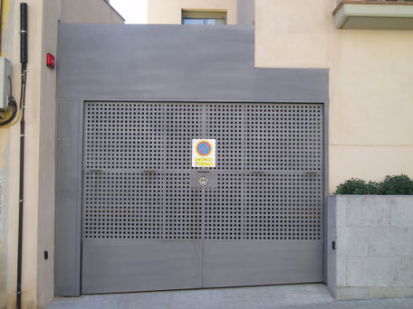 puerta basculante barcelona