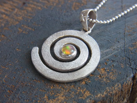 Kette mit Spirale Opal Anhänger Silber