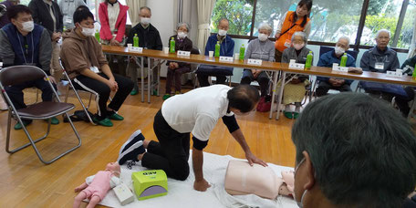 地域の方々に対して救急法講習を行いました。【福津市若木台くるみ公民館】（2023.11.12）