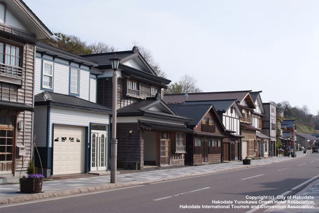 江差町。北前船の交易で栄えた頃の建物を復元しています。