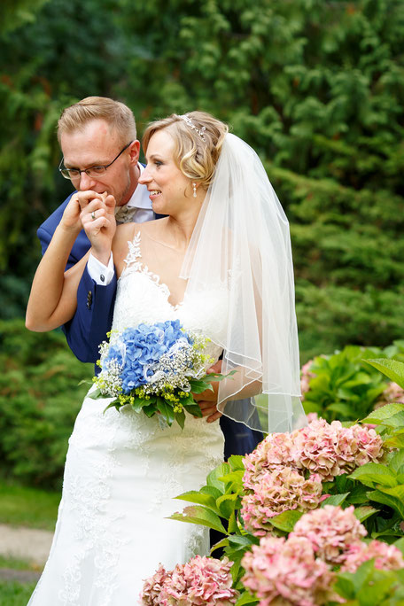 Hochzeit im Barockschloss Rammenau, Hochzeit in Rammenau, Hochzeitsfotograf Dresden, Hochzeitsfotos Dresden, Hochzeitsfotos Rammenau, Schloss Rammenau, Spiegelsaal Schloss Rammenau