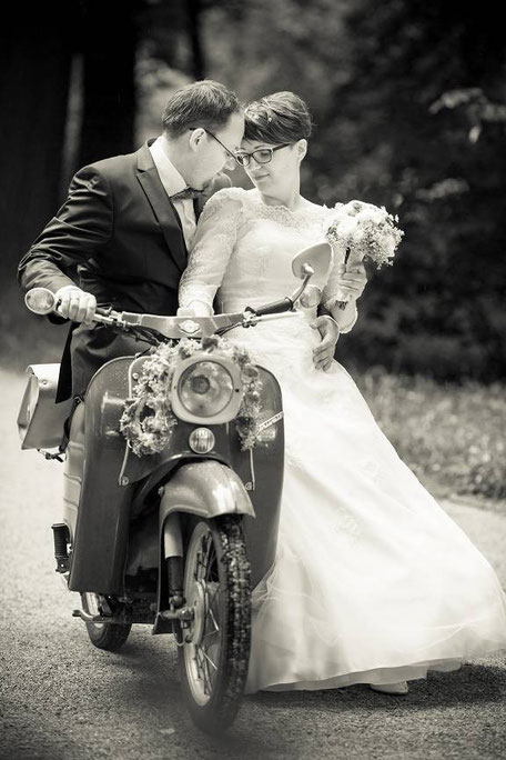 Hochzeitsfotograf Dresden, Hochzeitsfotos Dresden, Hochzeitsfotografin Dresden, Hochzeit Landhaus Dresden, Hochzeit Carolaschlösschen Dresden, Hochzeitsfotos Moped, Hochzeit Dresden, heiraten in Dresden