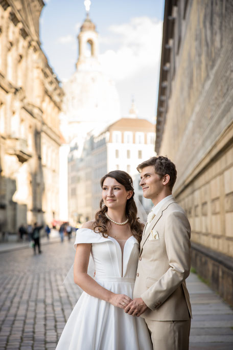 Hochzeitsfotos in Dresden, als Hochzeitsfotograf in Dresden für ein After Wedding Shooting in Dresden unterwegs. Hochzeitsfotoshooting in Dresden. Als Hochzeitsfotograf in Dresden zum Fotoshooting