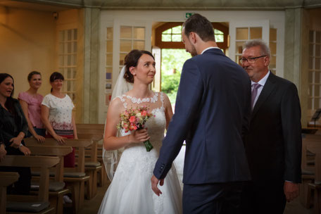Hochzeit Jugendgästehaus Liebethal, Heiraten im Jugendgästehaus Liebethal, Hochzeitsfotograf Jugendgästehaus Liebethal, Hochzeit Loschwitzer Kirche Dresden, Hochzeit Kirche Loschwitz, Location Hochzeit Dresden, Hochzeitsfotograf Dresden, Kirchliche Trauun