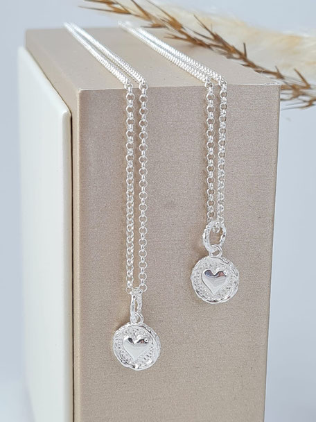Zwei identische Silberketten 925 für Mutter und Tochter mit rundem Herz Anhänger, gehämmert und poliert. 