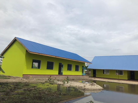 Gebäude einer Schule in der ein neues Klassenzimmer errichtet wurde.