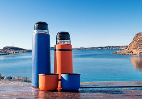 Thermobecher im Camper 2026