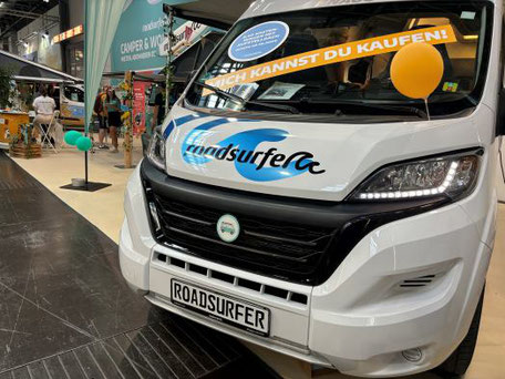roadsurfer Messestand auf dem Caravan Salon 2024