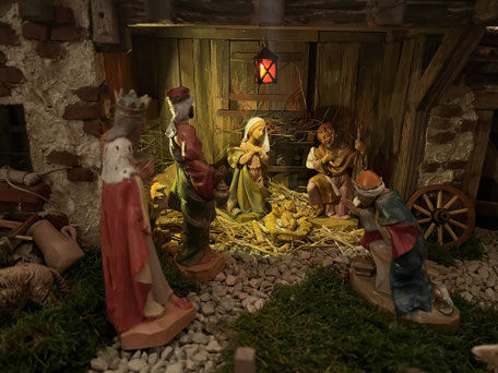 Krippenstall und Krippenzubehör mit viel Liebe zum Detail