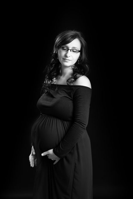 Babybauchfotos in Dresden, Fotograf Dresden, Fotostudio Dresden, Familienfotos Dresden, Babyfotos Dresden, Schwangerschaftsfotos Dresden, Fotografin in Dresden mit Fotostudio, Babybauchshooting, Babybauch Shootingkleider Dresden