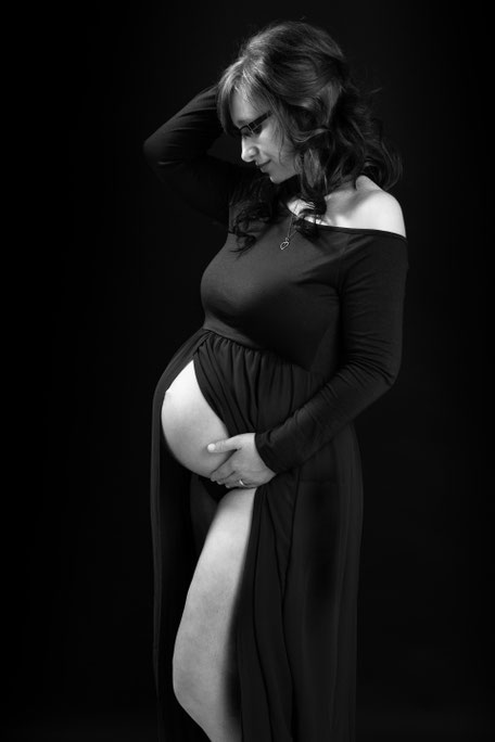 Babybauchfotos in Dresden, Fotograf Dresden, Fotostudio Dresden, Familienfotos Dresden, Babyfotos Dresden, Schwangerschaftsfotos Dresden, Fotografin in Dresden mit Fotostudio, Babybauchshooting, Babybauch Shootingkleider Dresden